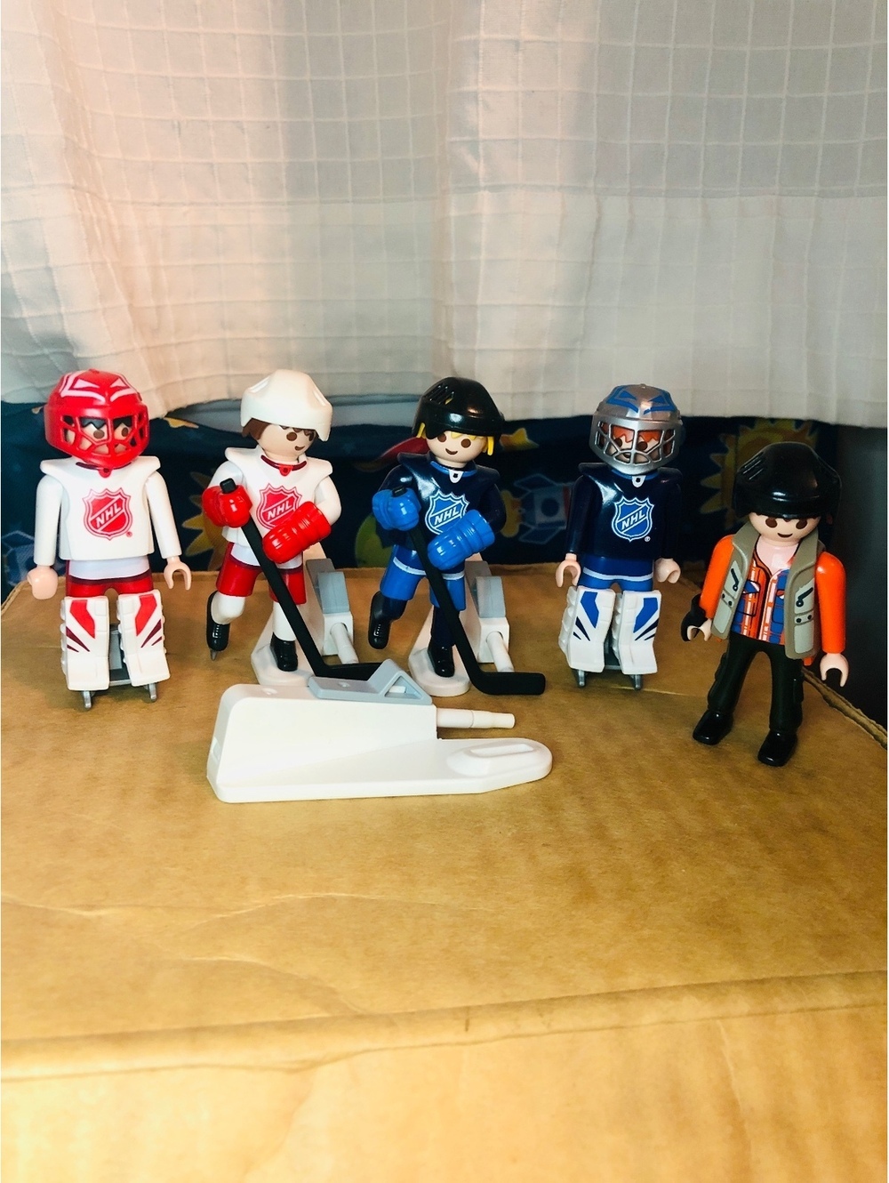 Playmobil NHL Hockey Lot 4 Figures + Zamboni Driver 2009 Discontinued 5069
